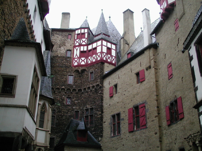 Burg_Elz01