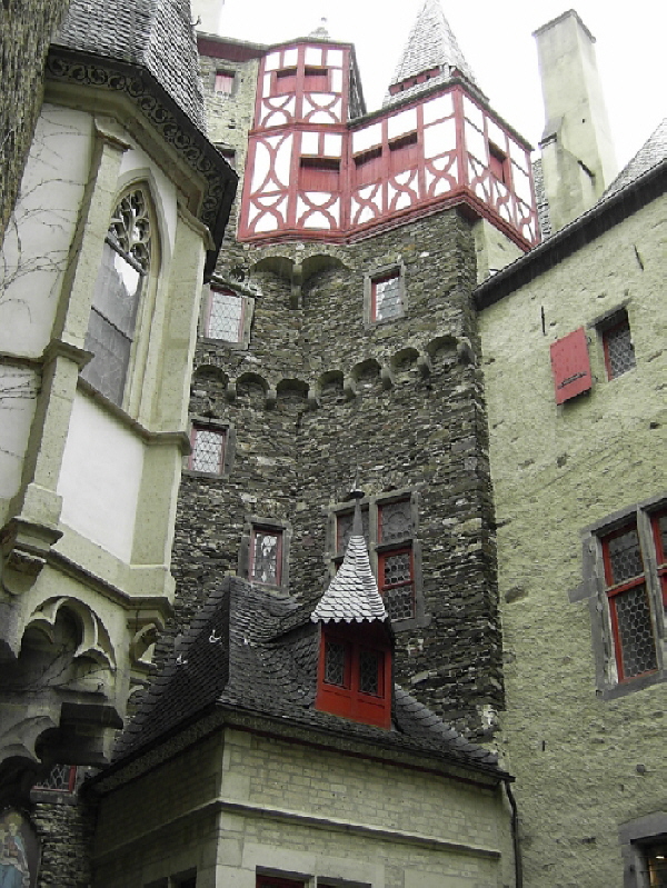 Burg_Elz04